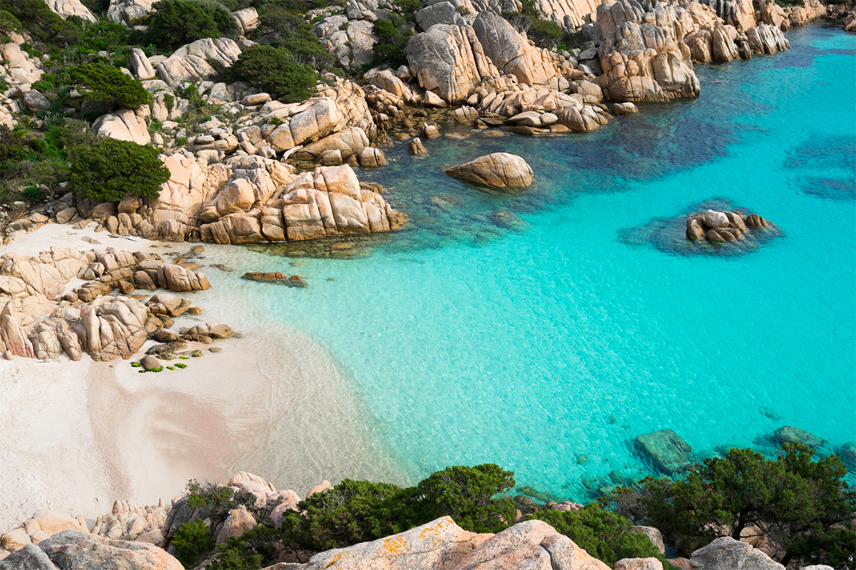 Cala Coticcio a Caprera, acque cristalline dell'Arcipelago della Maddalena